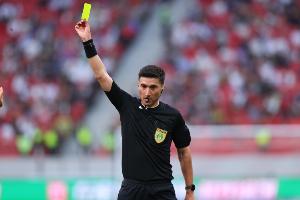 麦麦提江执法申花5胜2平5负，执法泰山3胜2平6负并有3张直红