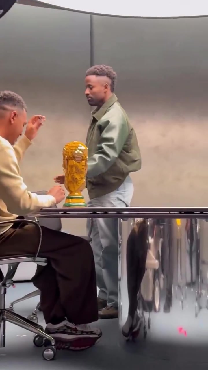 开元平台-世纪广告！马卡：维尼修斯替身晒花絮 4位巨星是否同时在场引猜测